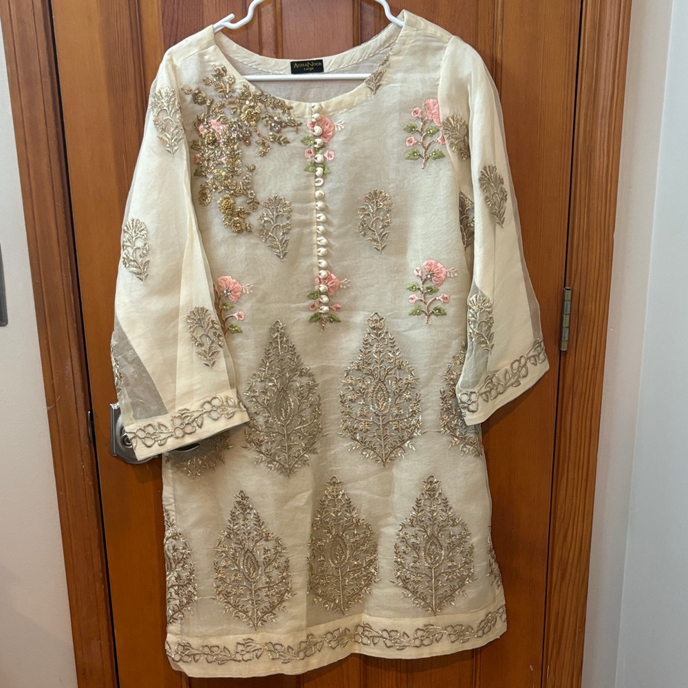Agha Noor Elegant Cream and Gold Embroidered Kurta L
